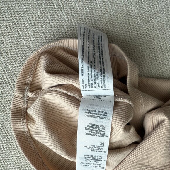 Abercrombie & Fitch Soft Essentials Tank Top - Scoop Neck, Crop length - Picture 4 of 4